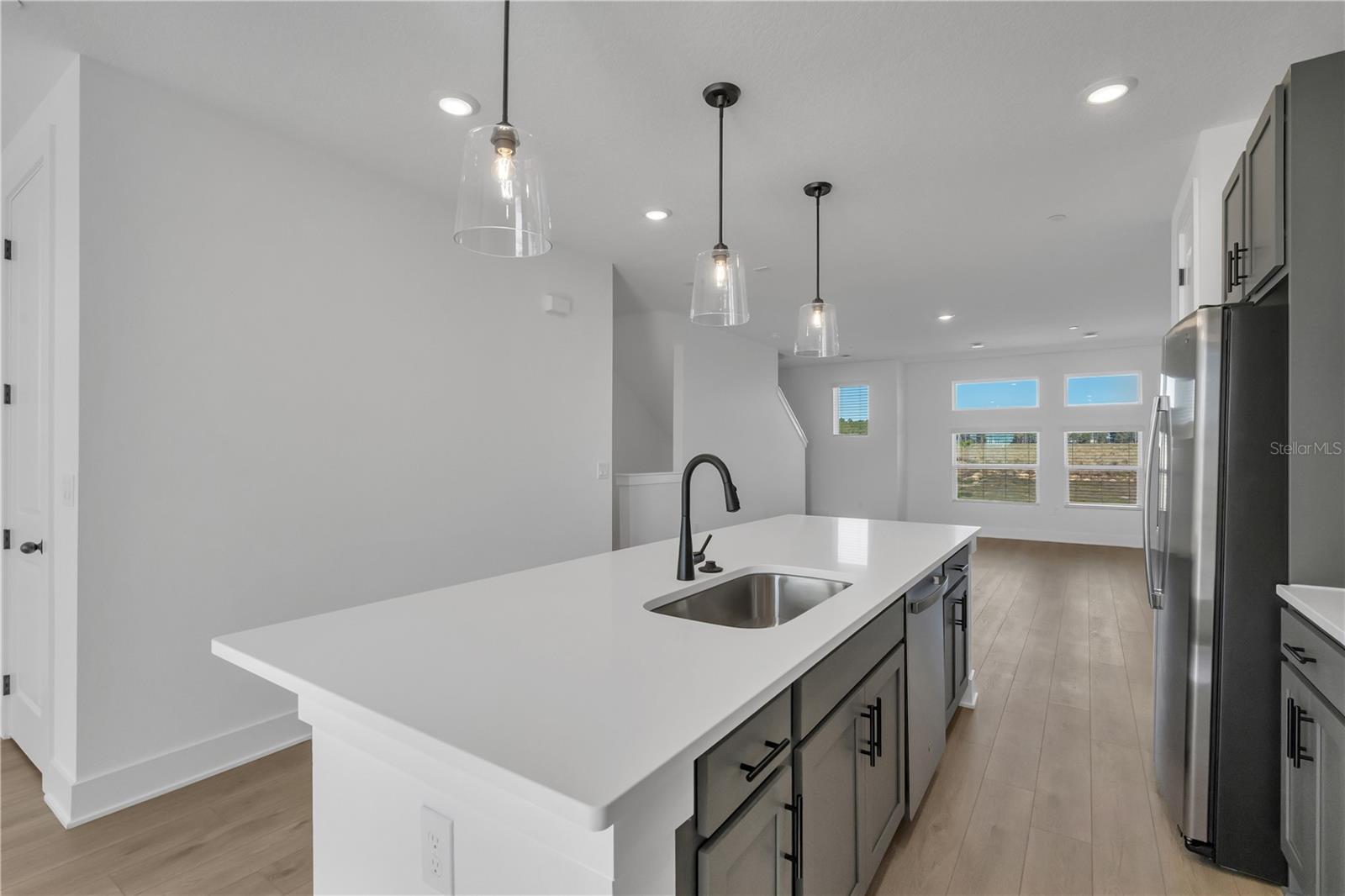 Image 17 of 33 For 15381 Hamlin Park Drive