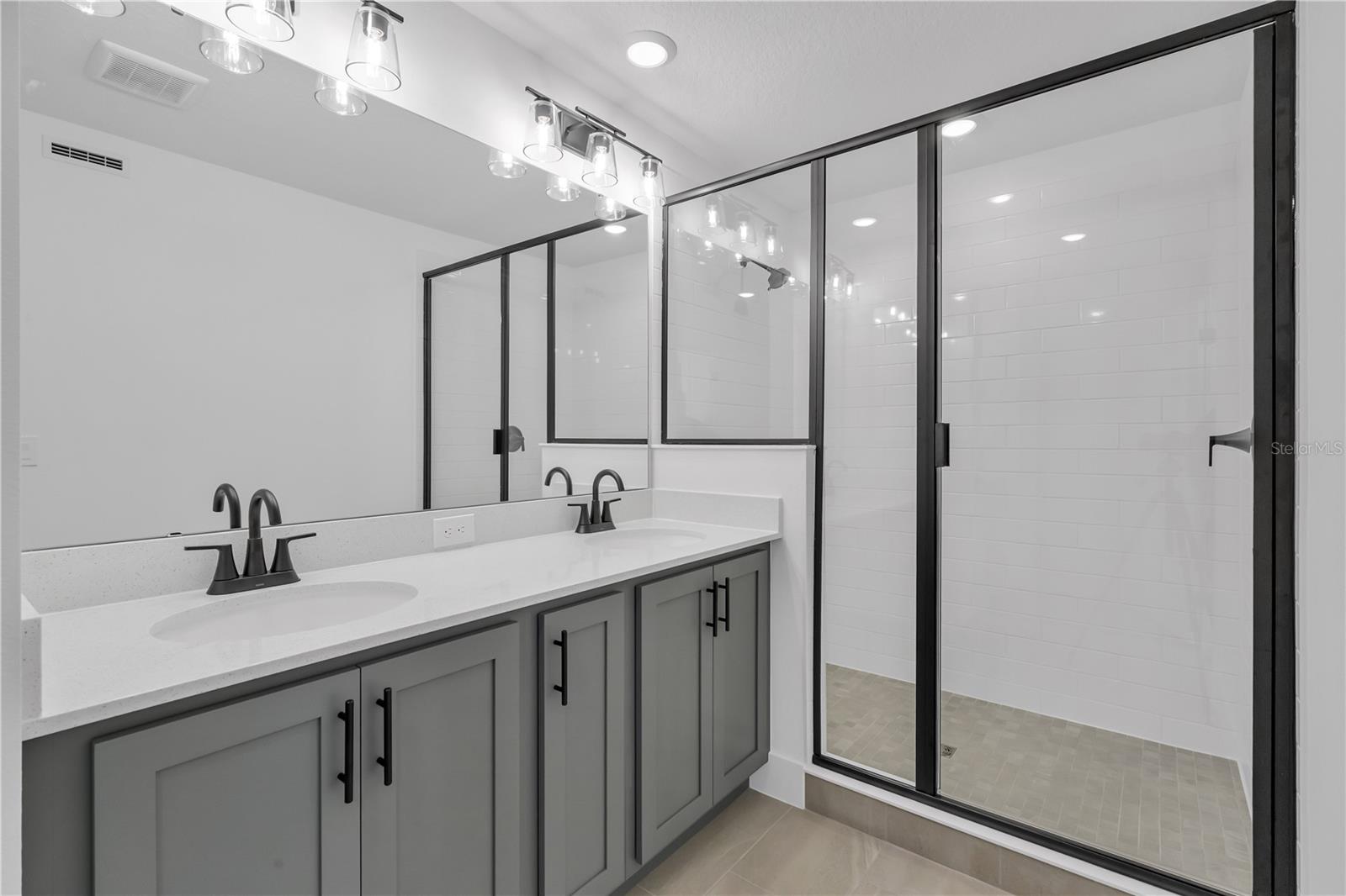 Image 31 of 33 For 15381 Hamlin Park Drive