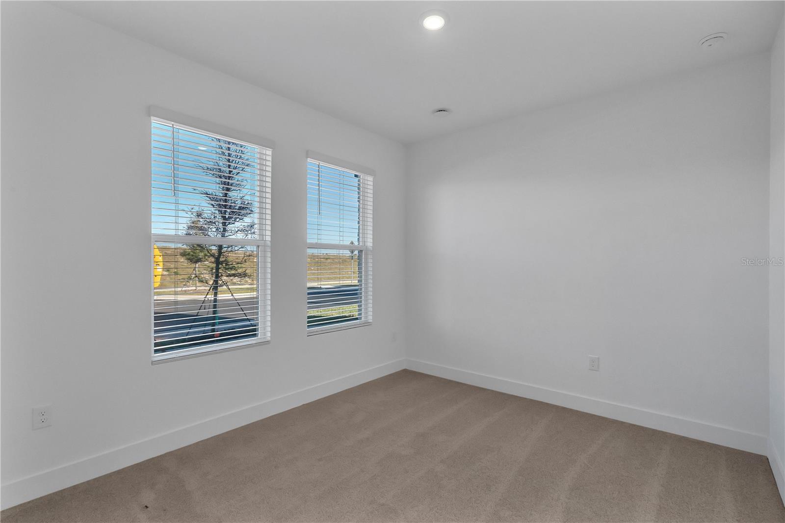 Image 7 of 33 For 15381 Hamlin Park Drive