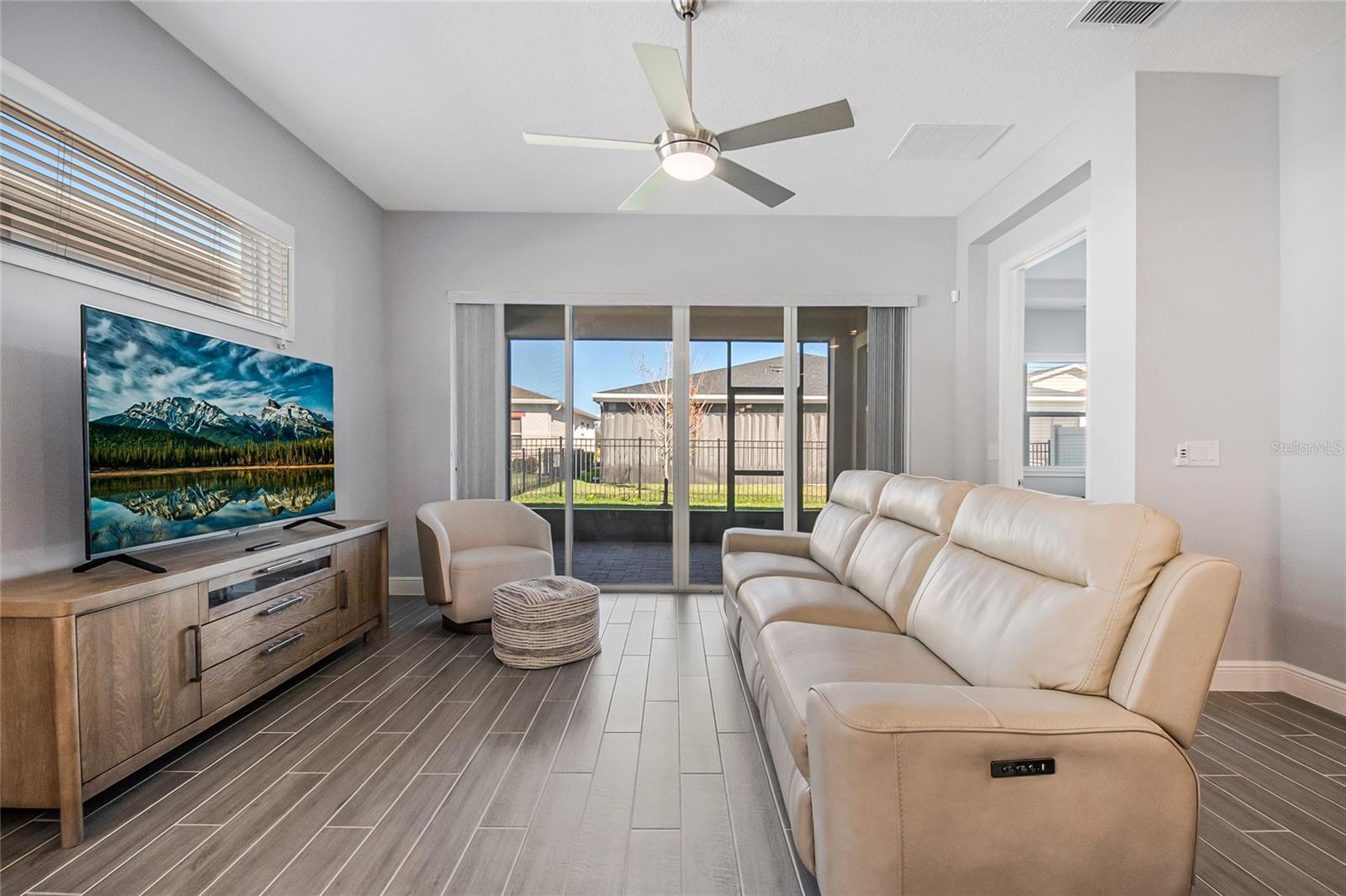 Image 10 of 48 For 2302 Datura Loop