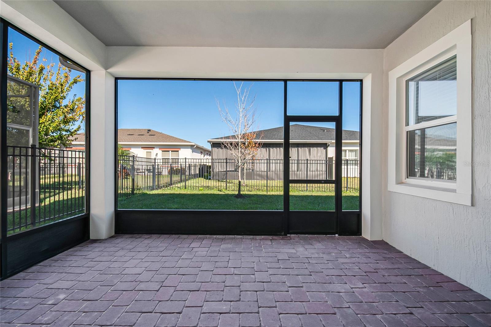 Image 25 of 48 For 2302 Datura Loop