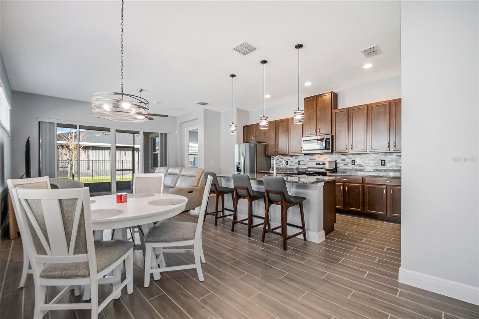 Image 4 of 48 For 2302 Datura Loop