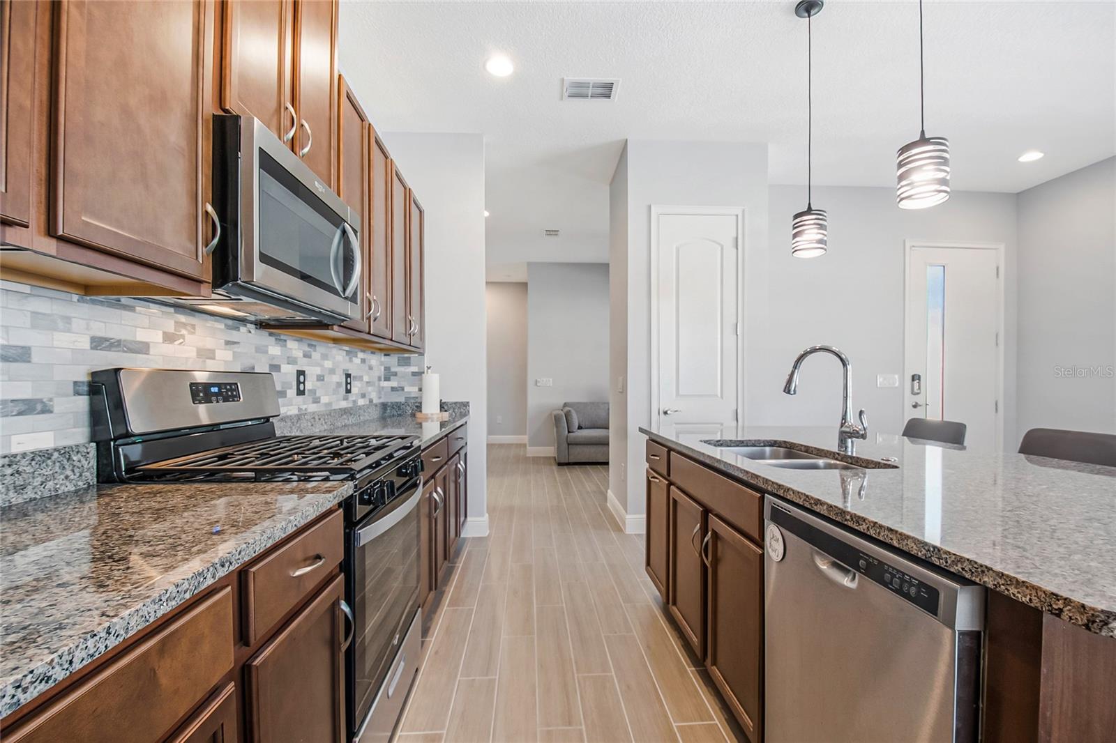 Image 8 of 48 For 2302 Datura Loop