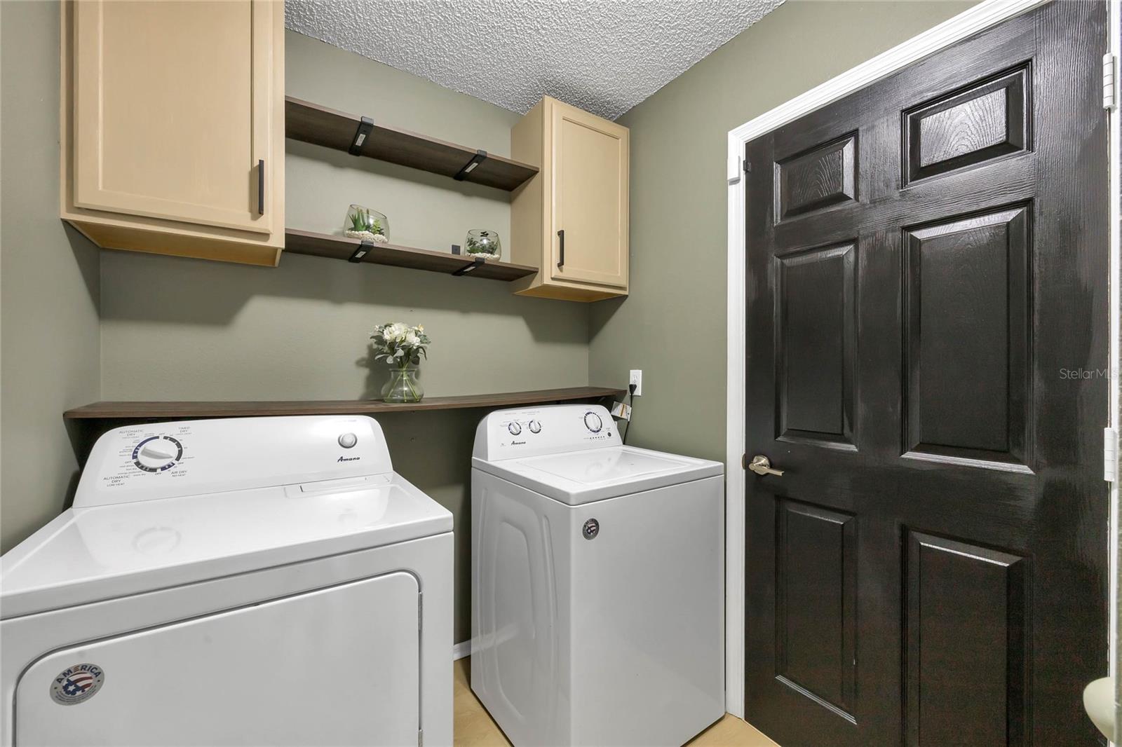 Listing photo id 11 for 2308 Donegan Place