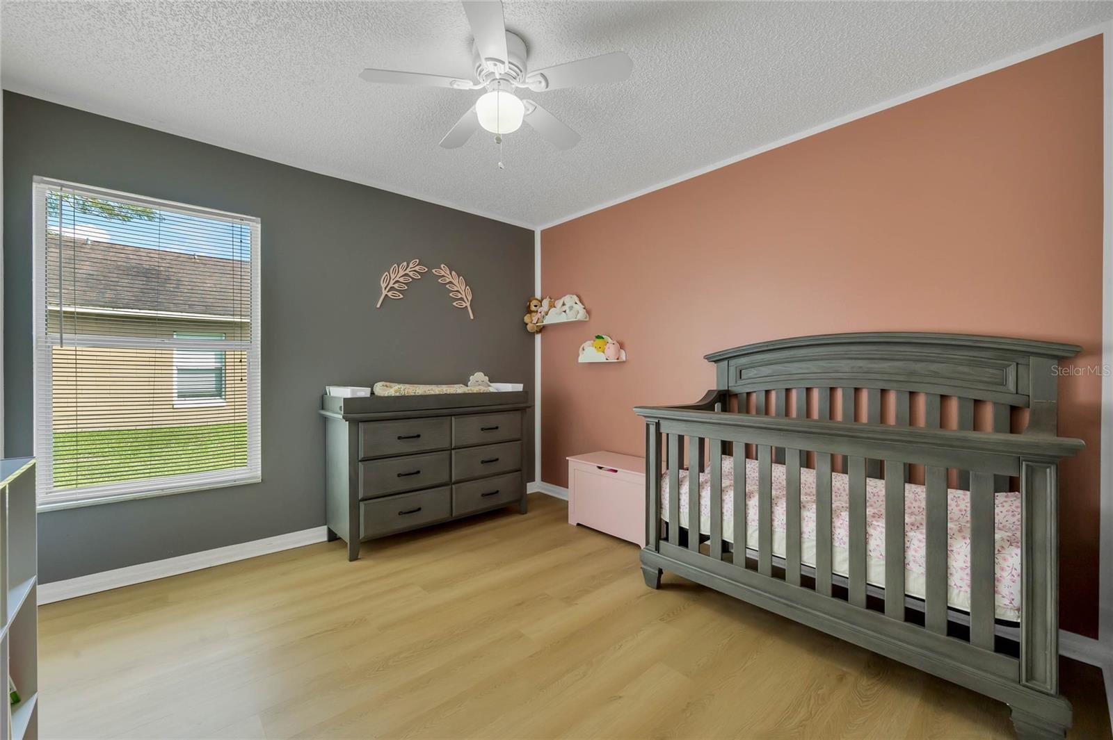 Listing photo id 12 for 2308 Donegan Place