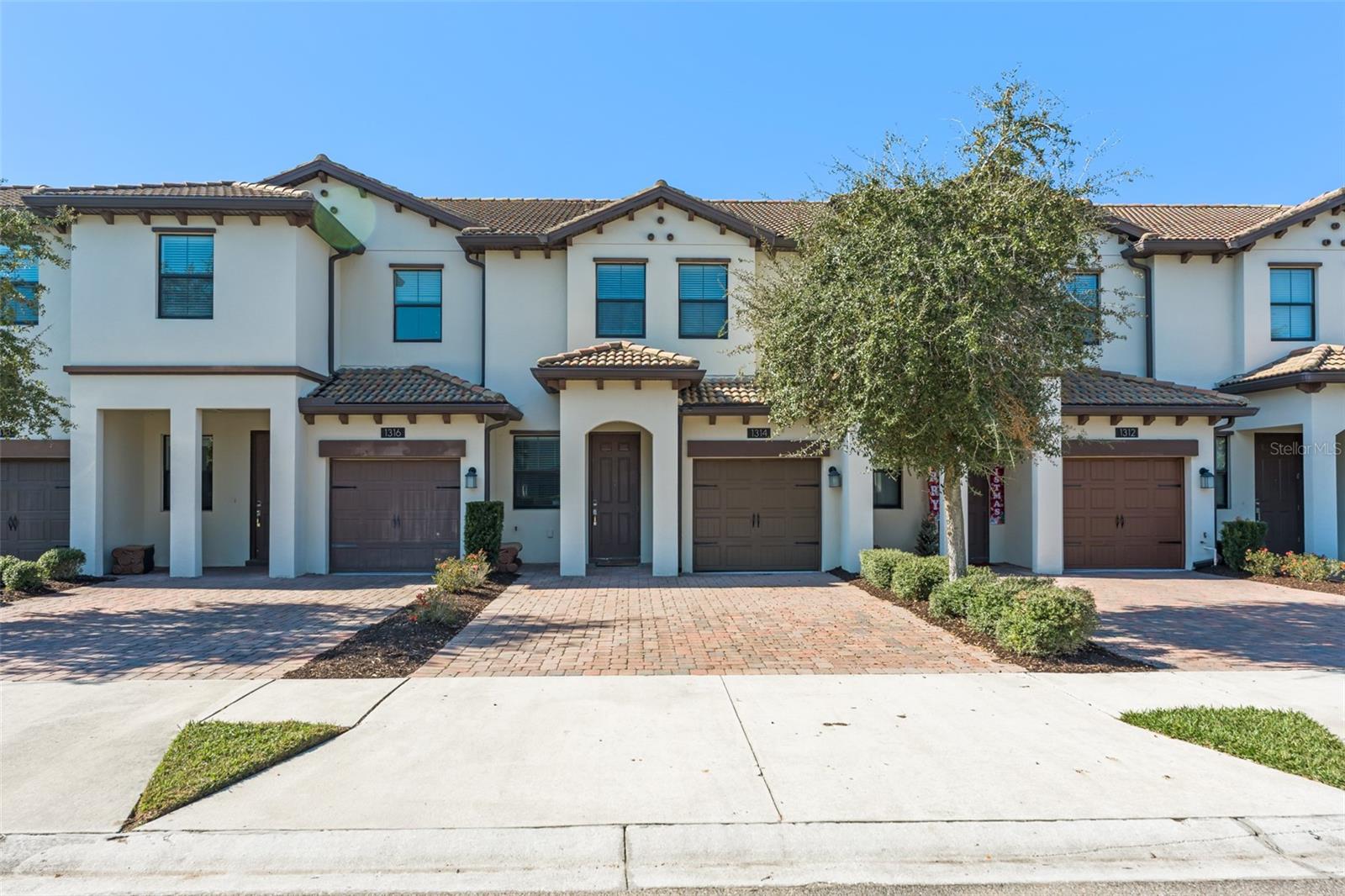 Image 2 of 40 For 1314 Royal St George Boulevard