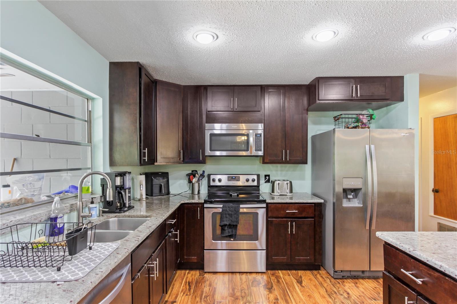 Image 10 of 42 For 607 Green Briar Boulevard