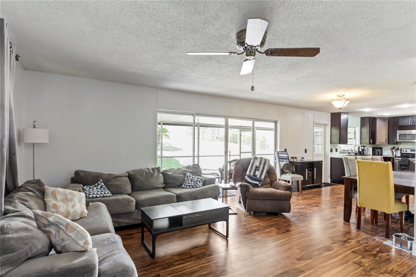 Image 17 of 42 For 607 Green Briar Boulevard