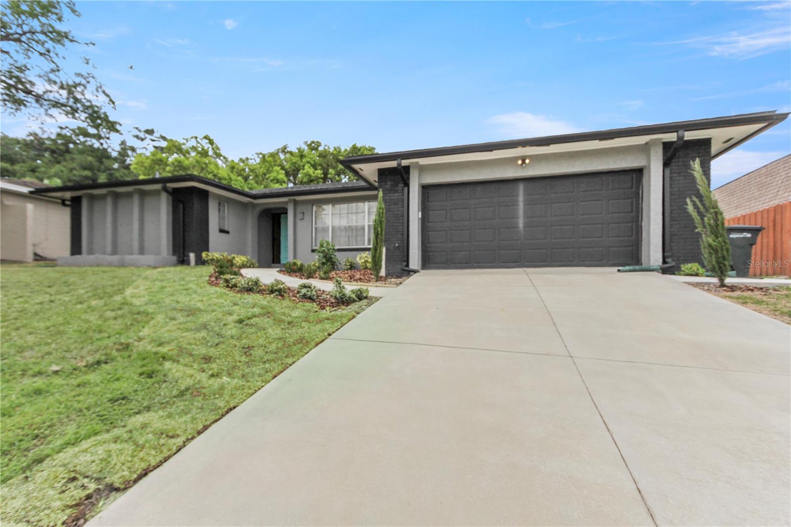 Image 2 of 42 For 607 Green Briar Boulevard