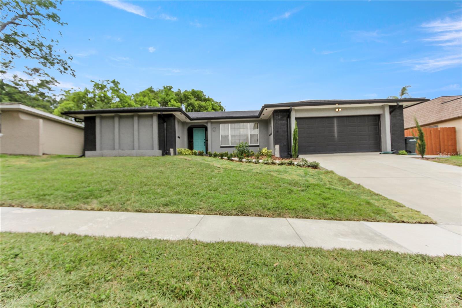 Image 3 of 42 For 607 Green Briar Boulevard