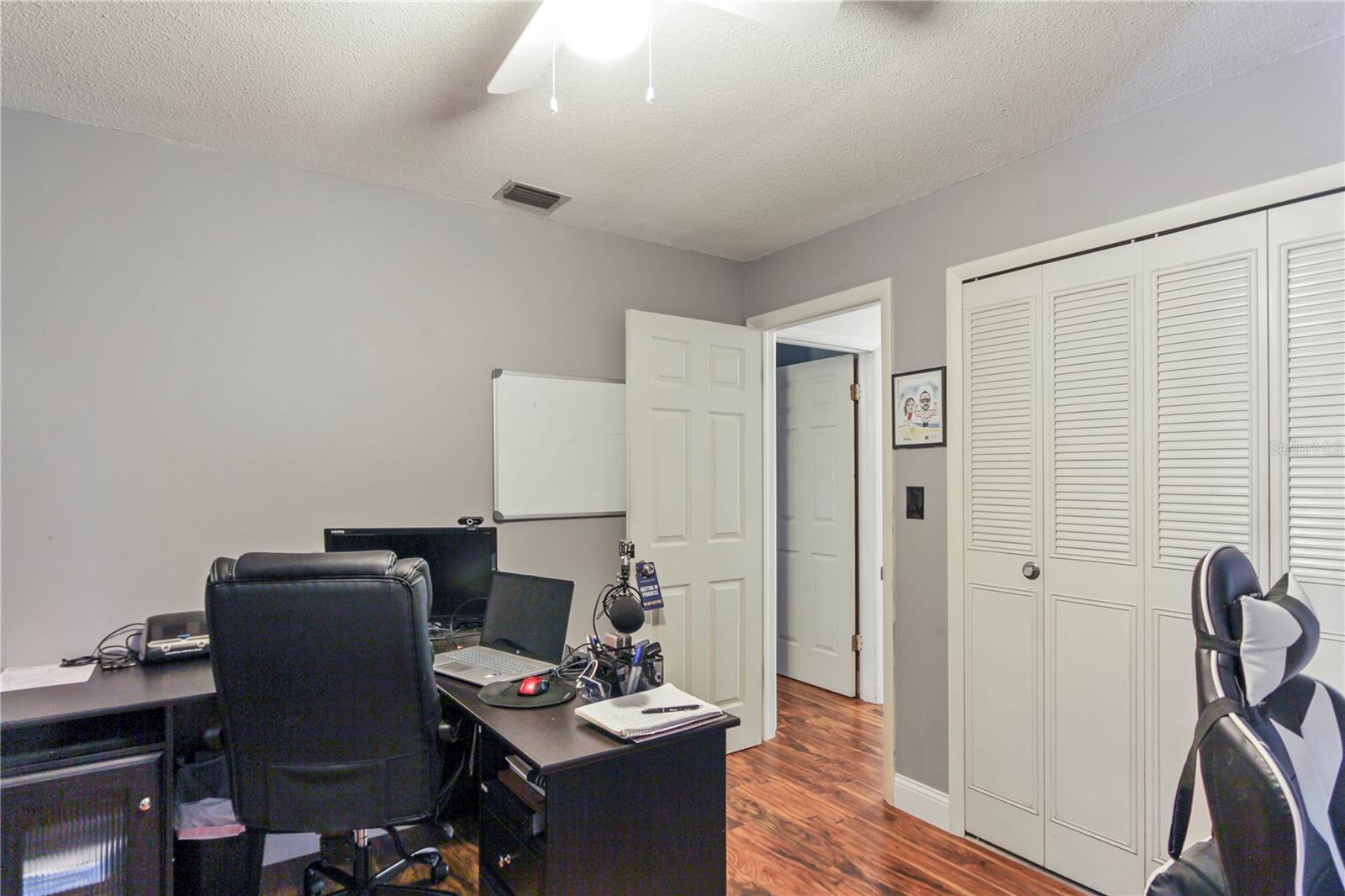 Image 32 of 42 For 607 Green Briar Boulevard