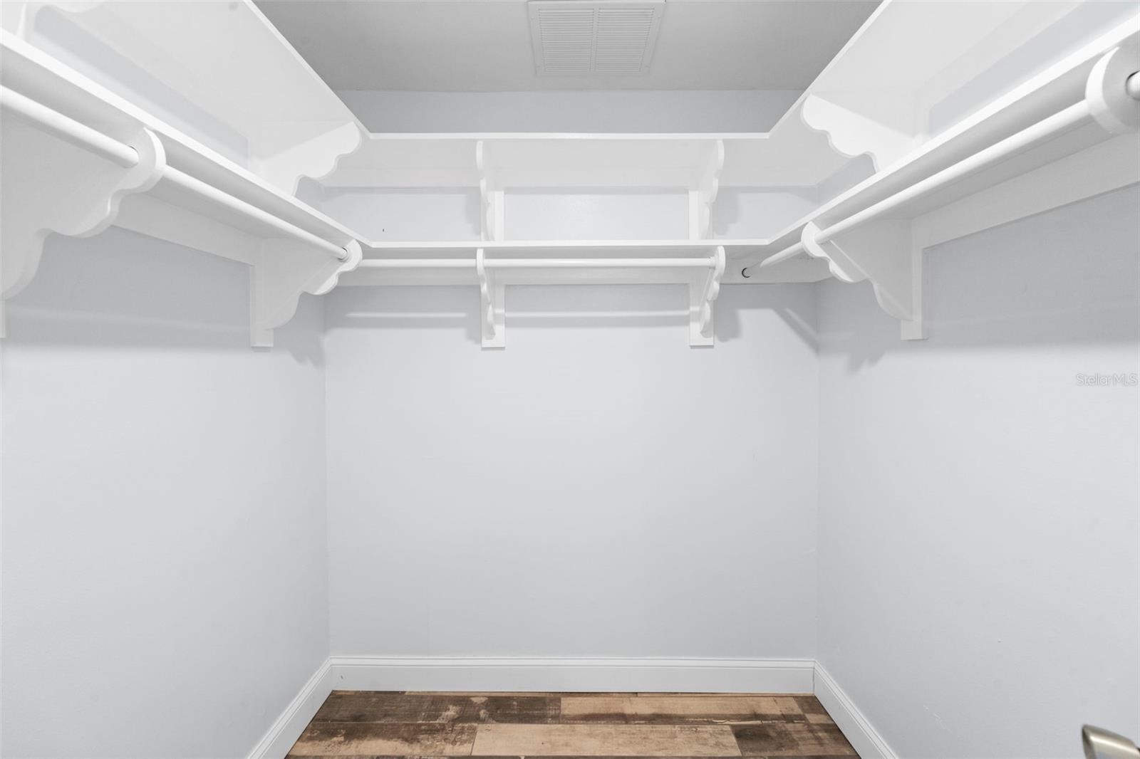 Image 33 of 70 For 811 Billsborough Road