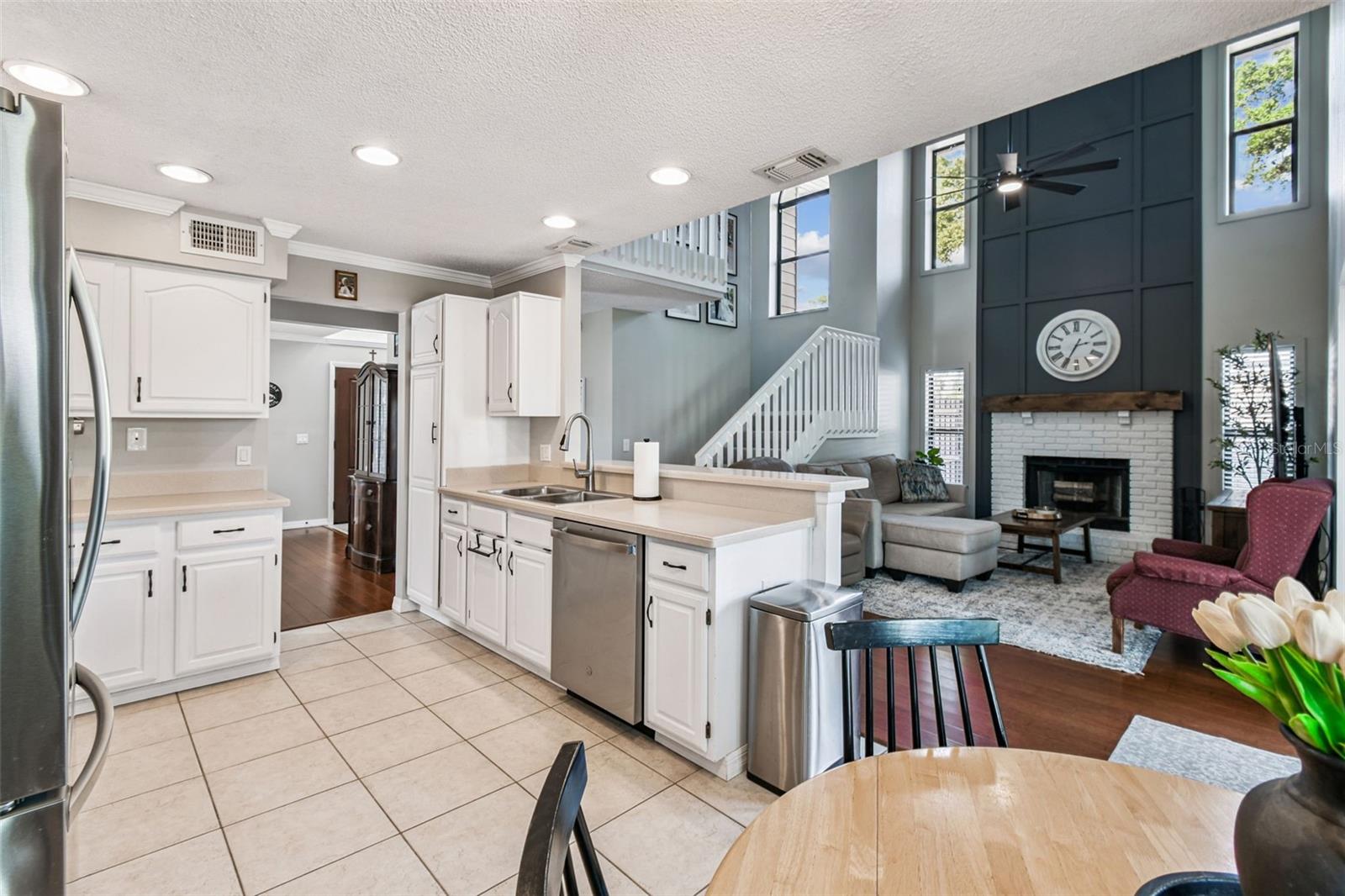 Image 11 of 60 For 987 Cross Cut Way