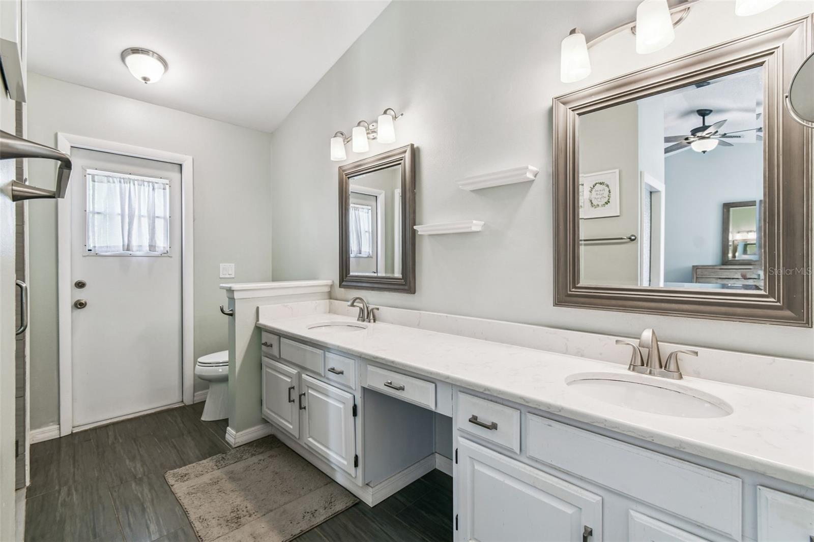 Image 25 of 60 For 987 Cross Cut Way