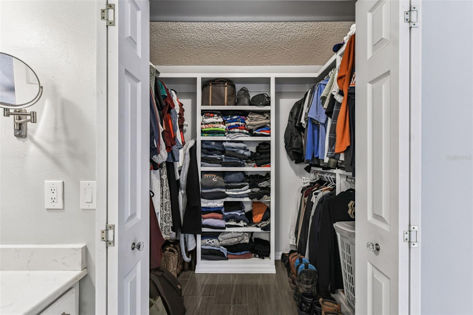 Image 28 of 60 For 987 Cross Cut Way