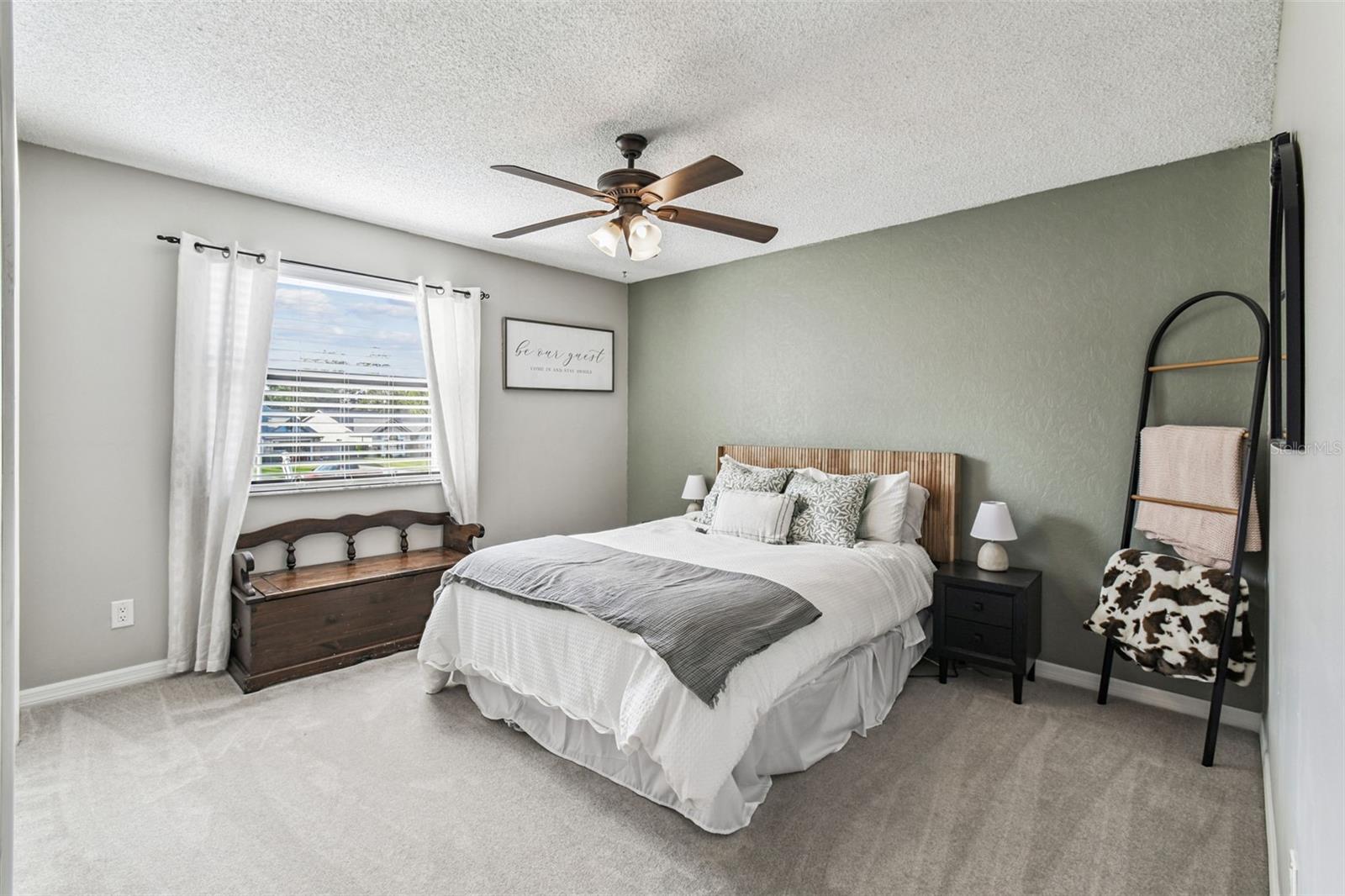 Image 39 of 60 For 987 Cross Cut Way