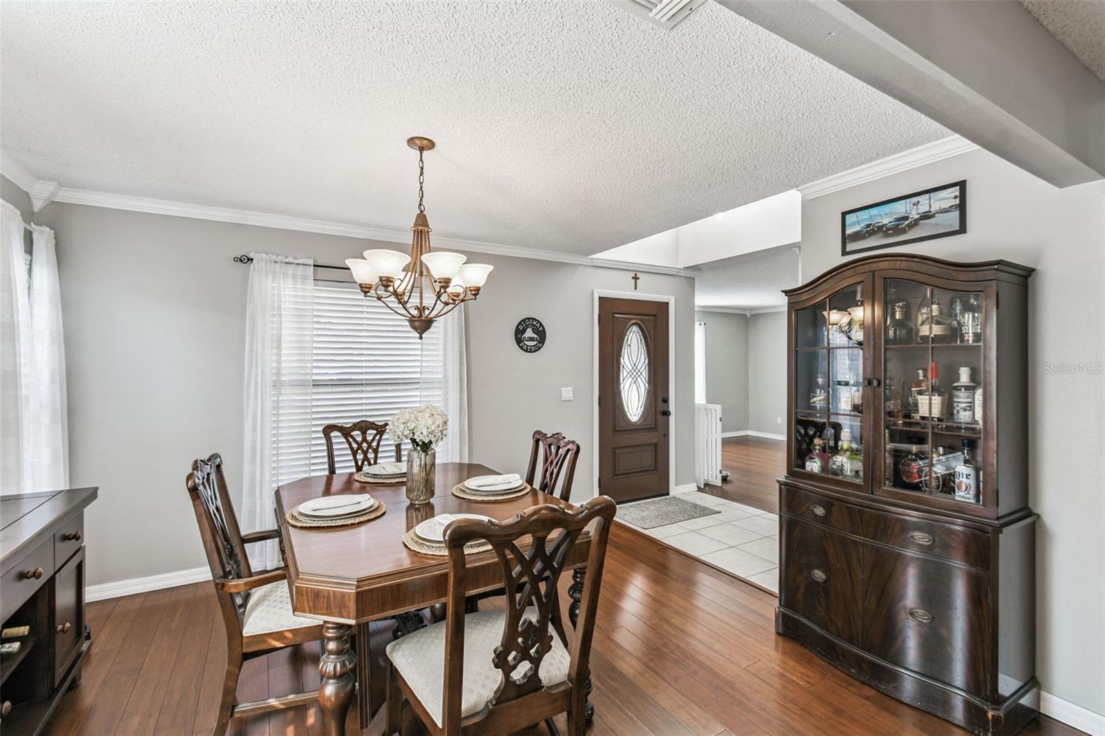 Image 8 of 60 For 987 Cross Cut Way