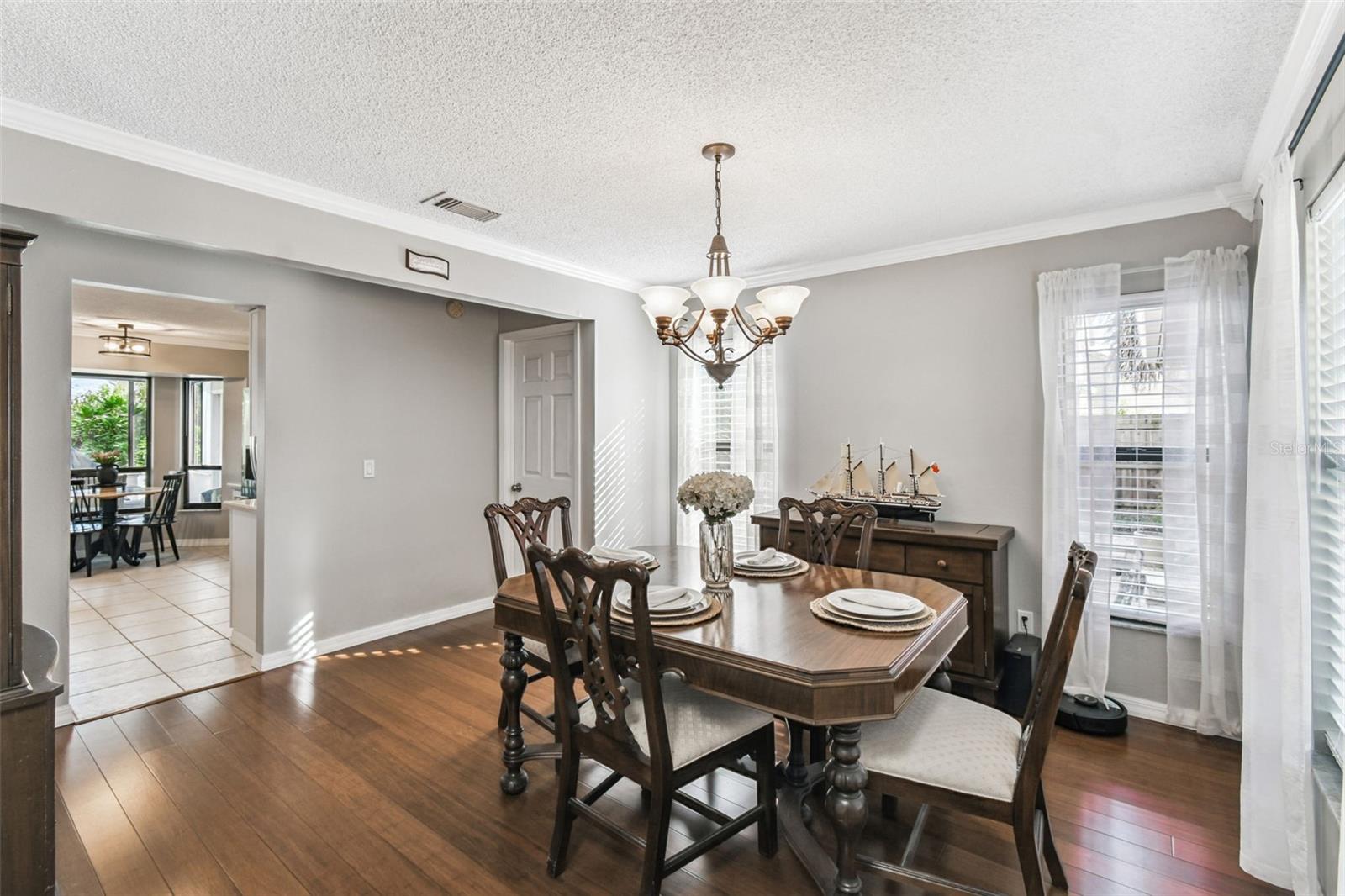 Image 9 of 60 For 987 Cross Cut Way