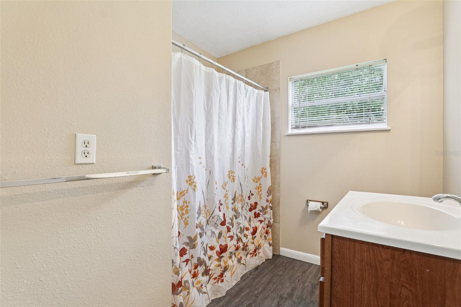 Image 15 of 19 For 702 Solandra Drive