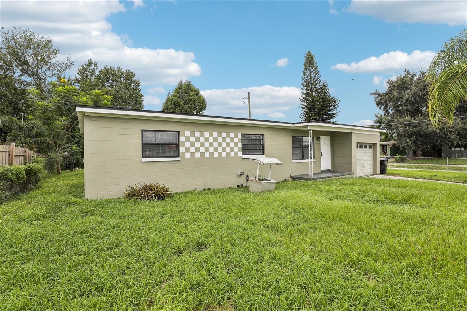 Image 2 of 19 For 702 Solandra Drive