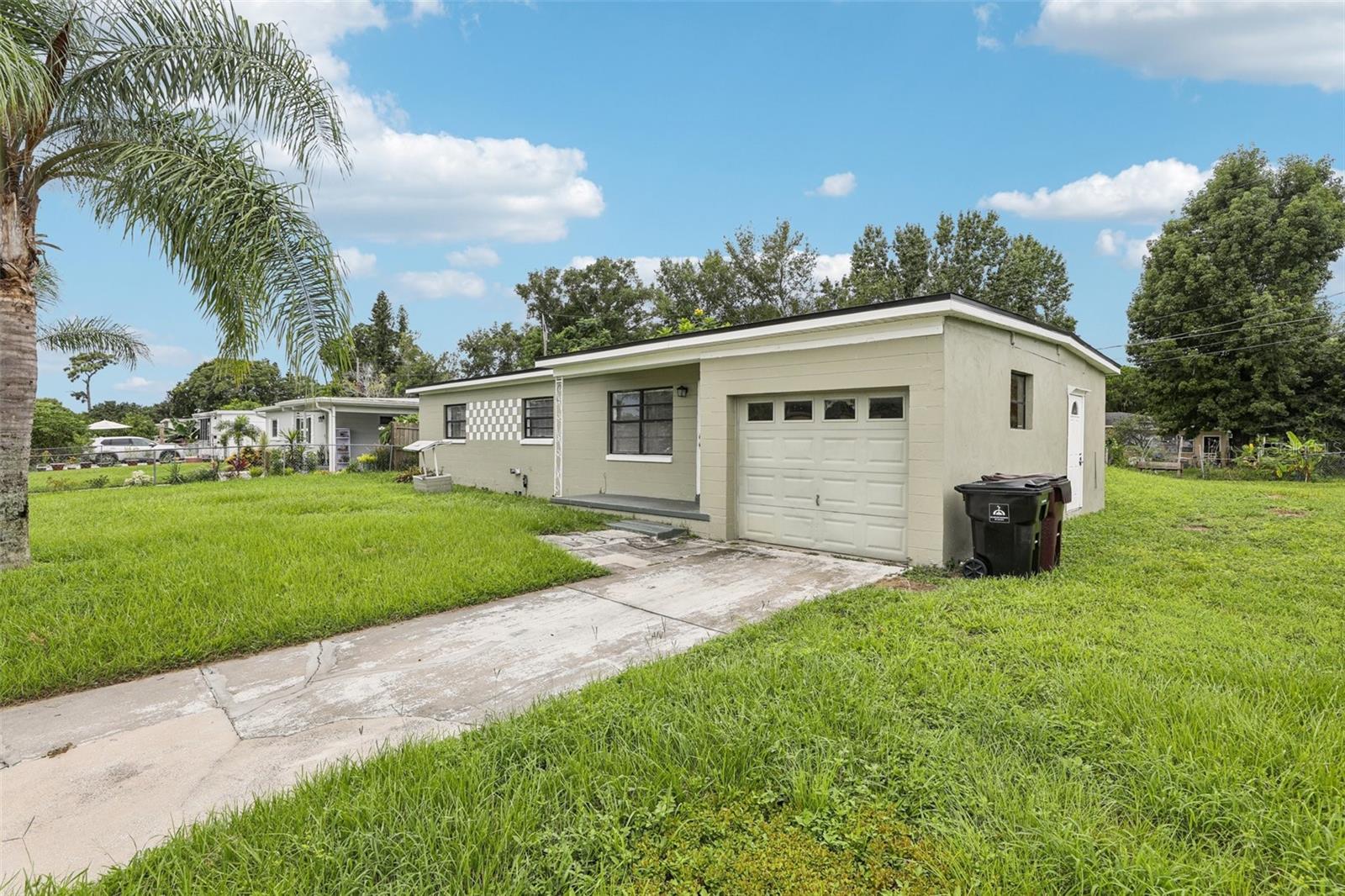 Image 3 of 19 For 702 Solandra Drive