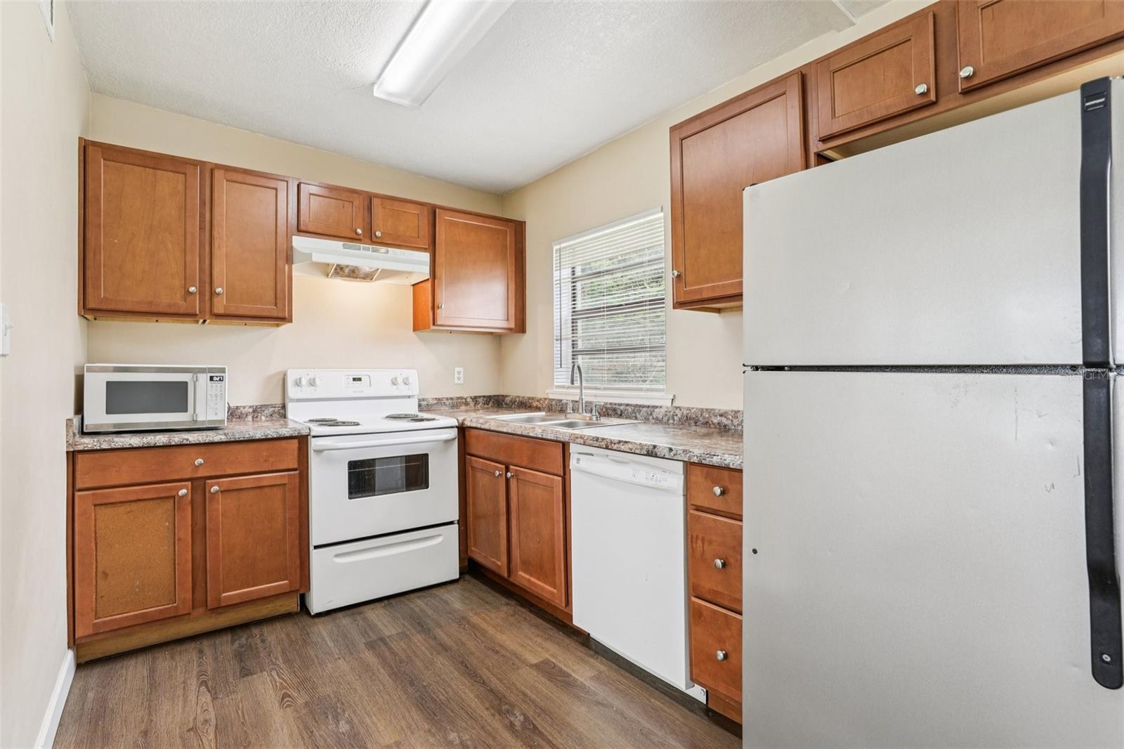 Image 7 of 19 For 702 Solandra Drive