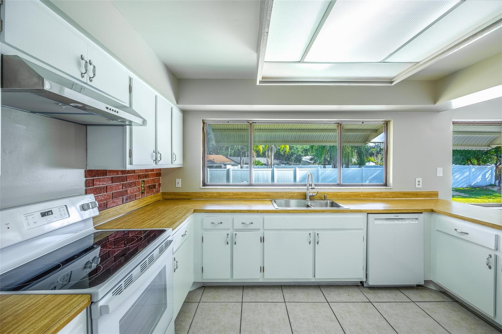 Image 9 of 16 For 605 Antilla Avenue