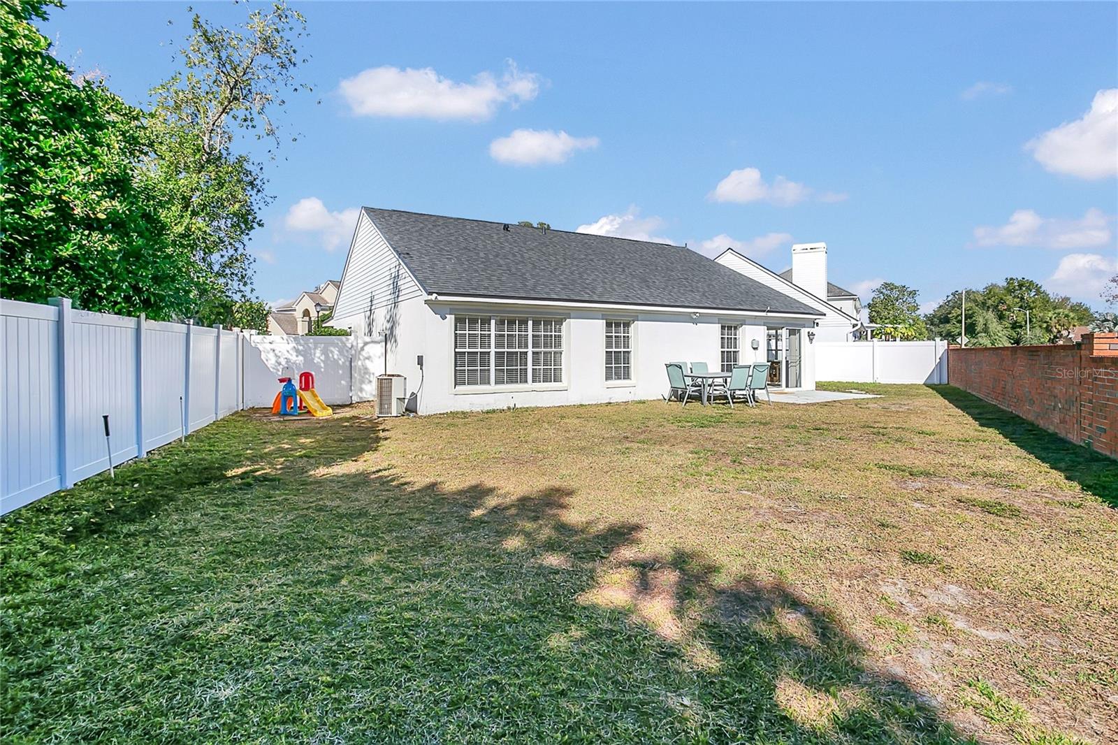 Image 21 of 36 For 964 Charing Cross Circle