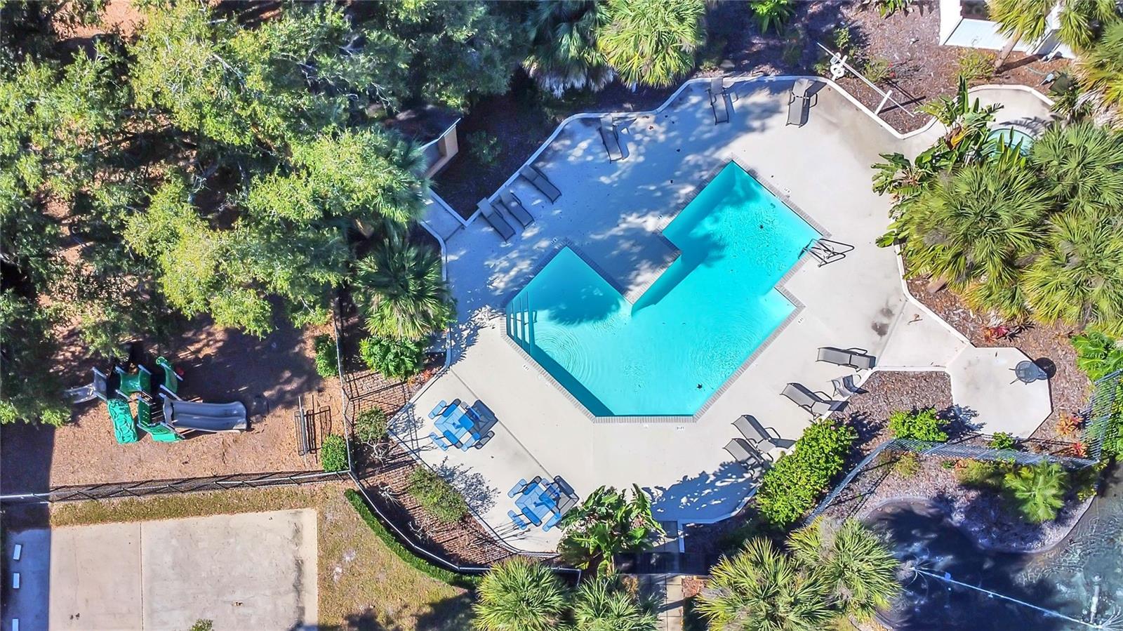 Image 29 of 36 For 964 Charing Cross Circle