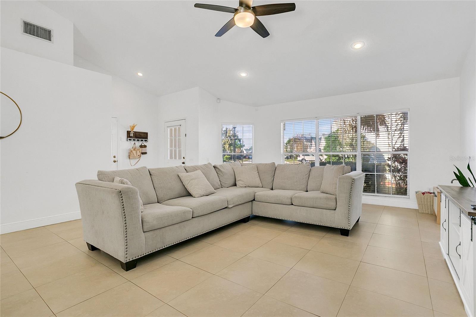 Image 4 of 36 For 964 Charing Cross Circle