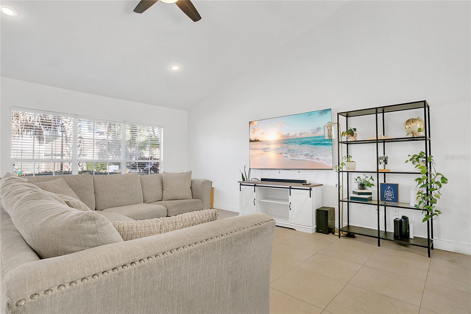 Image 5 of 36 For 964 Charing Cross Circle