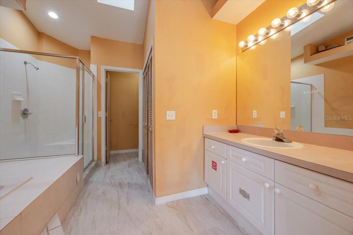 Image 18 of 25 For 203 Coco Plum Drive Main Unit