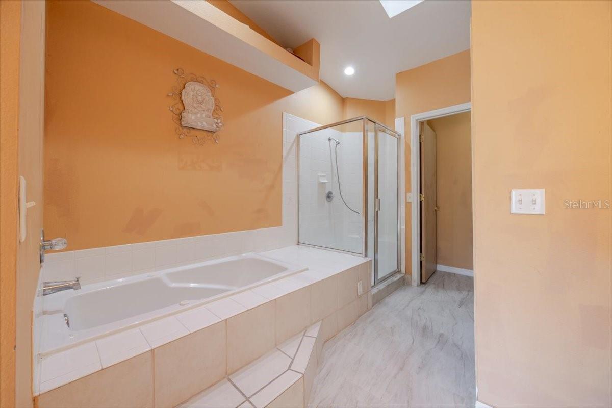 Image 19 of 25 For 203 Coco Plum Drive Main Unit