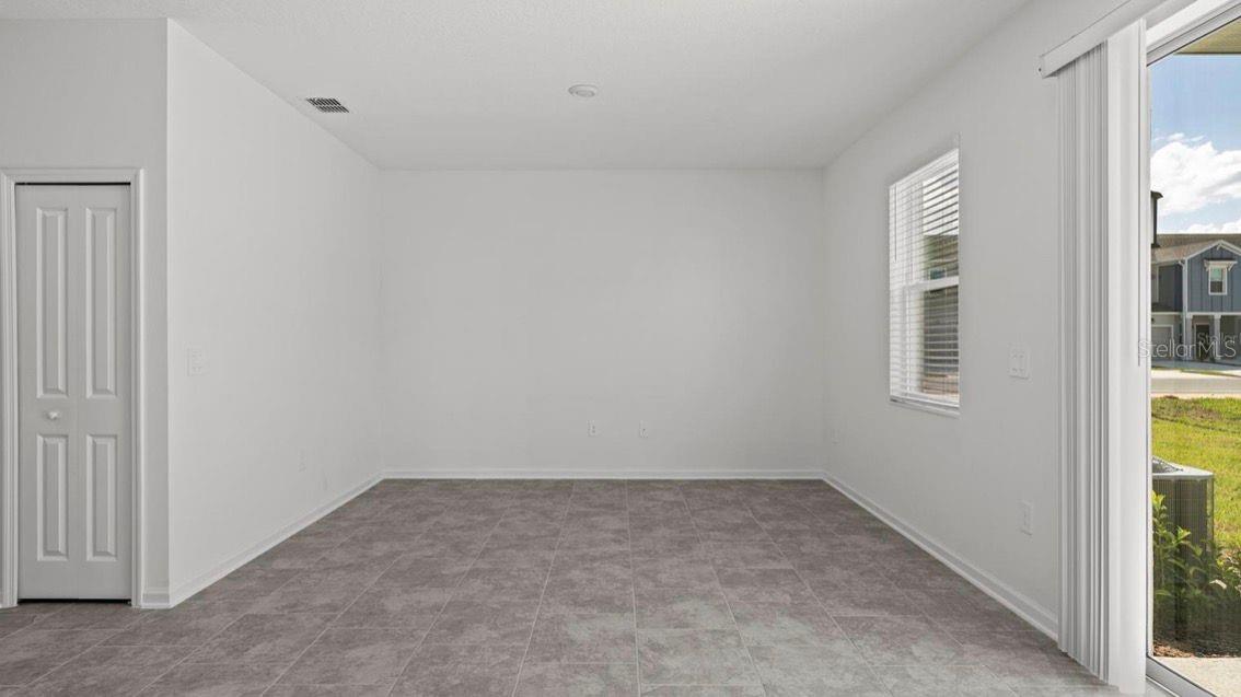 Image 4 of 24 For 3262 Laurent Loop