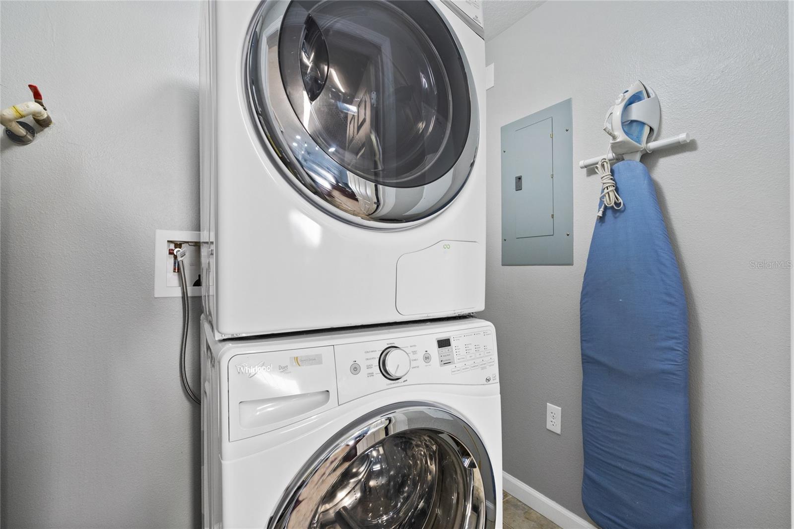 Image 21 of 28 For 14501 Grove Resort Avenue 1727