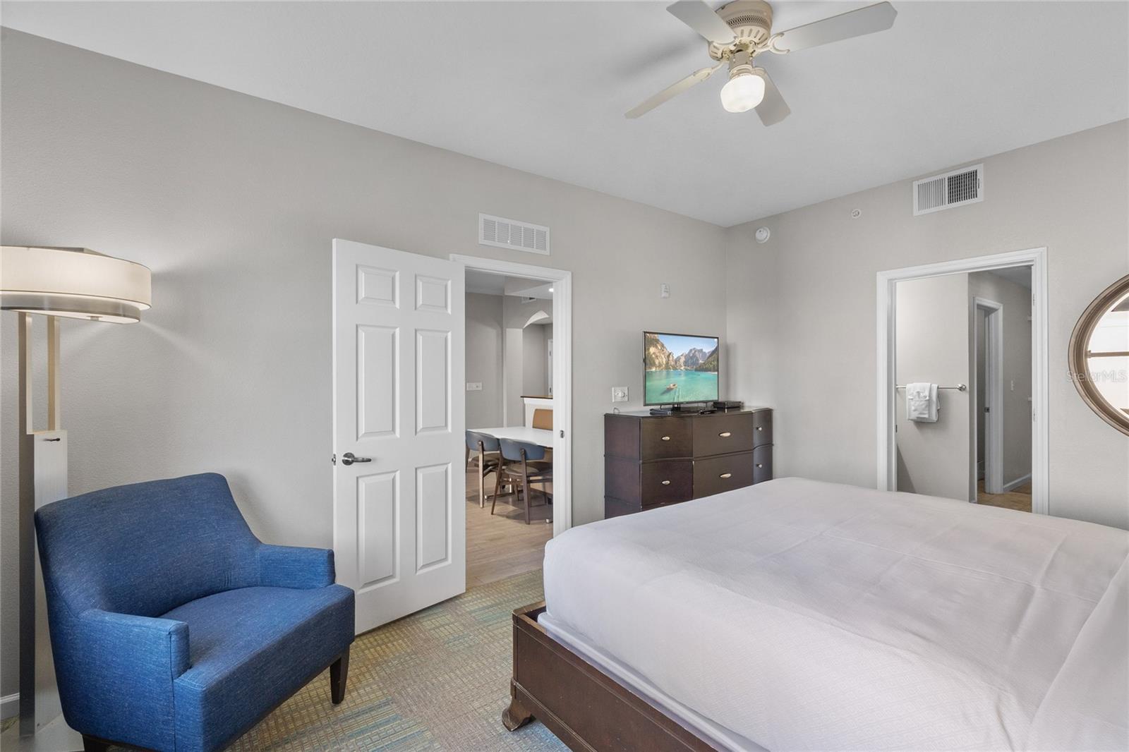 Image 22 of 28 For 14501 Grove Resort Avenue 1727