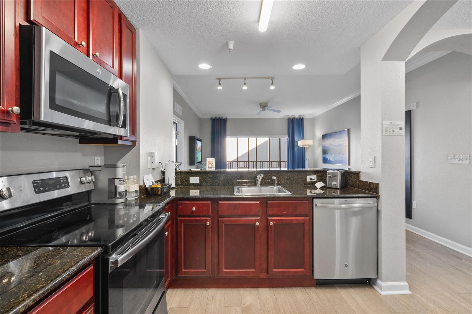 Image 4 of 28 For 14501 Grove Resort Avenue 1727