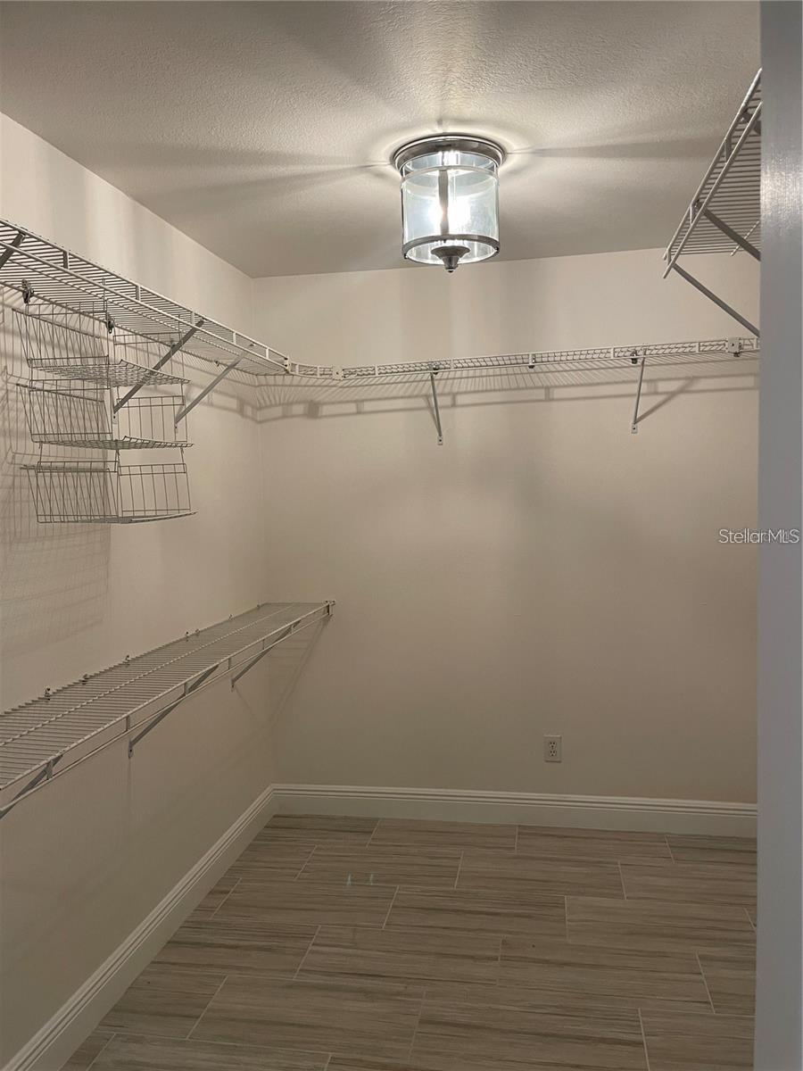 Image 13 of 19 For 918 Golfview Street