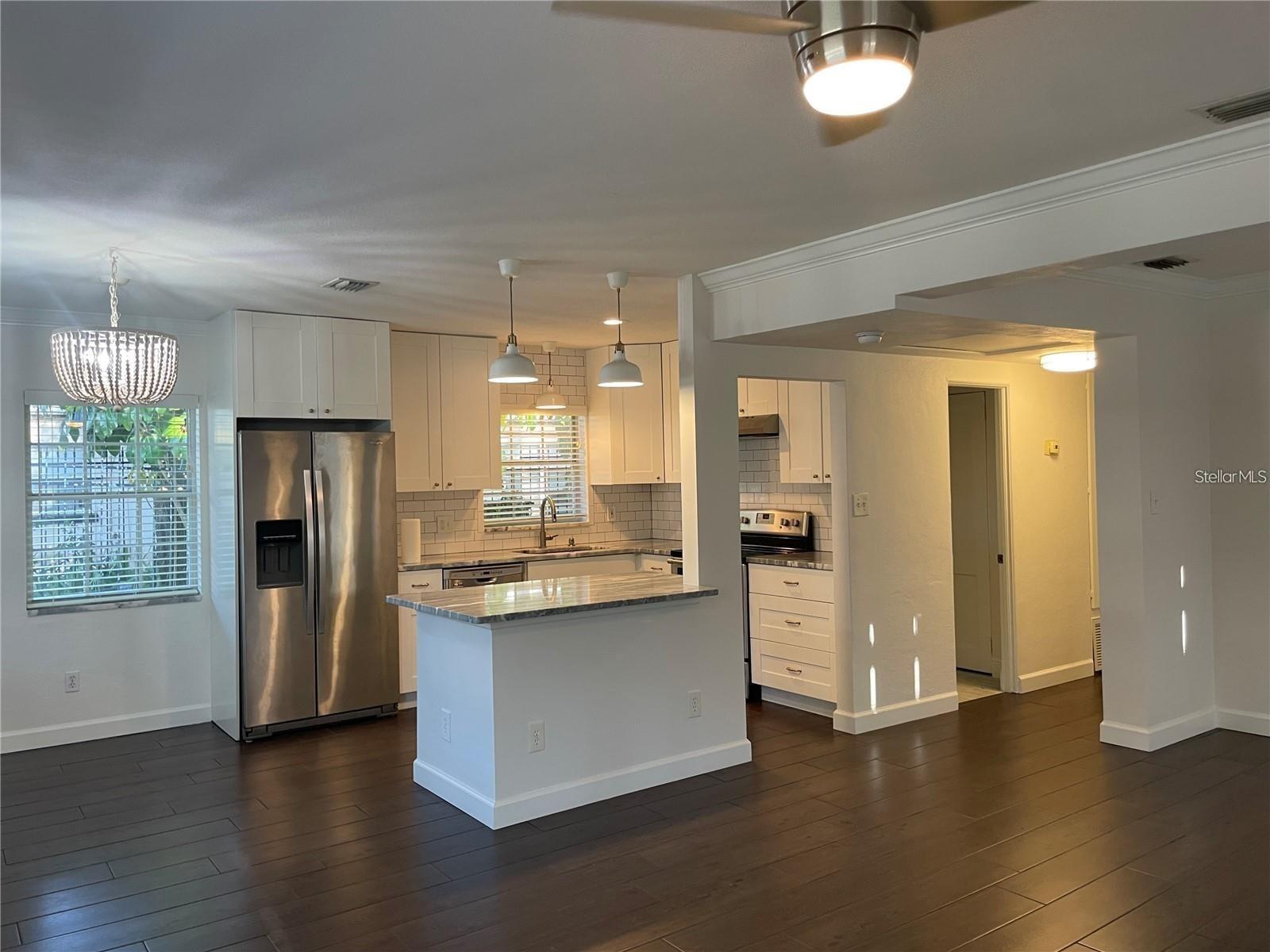 Image 3 of 19 For 918 Golfview Street