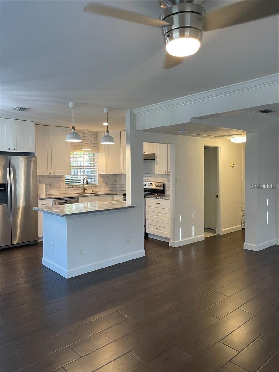 Image 5 of 19 For 918 Golfview Street