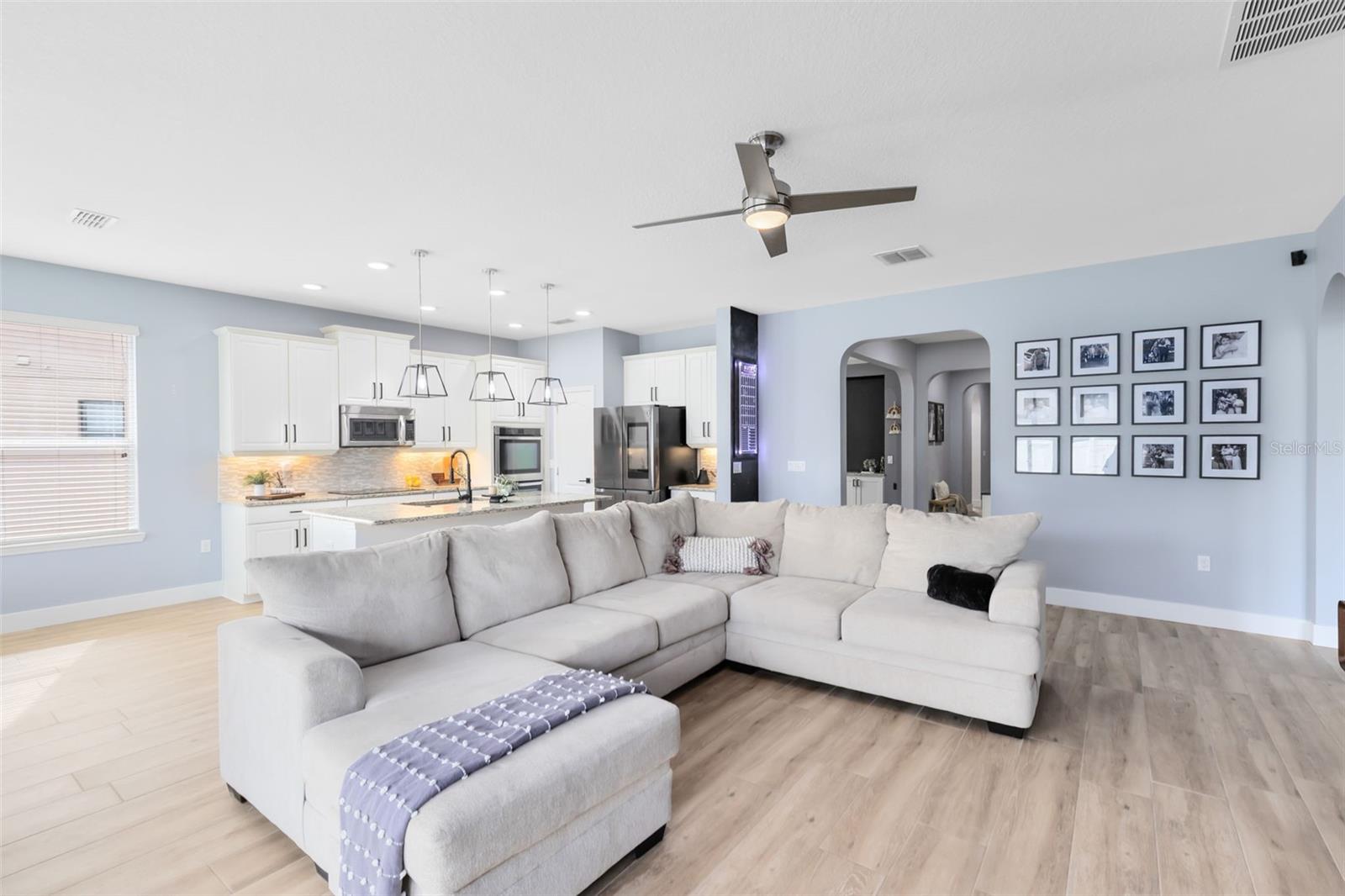 Image 15 of 39 For 1048 Fountain Coin Loop