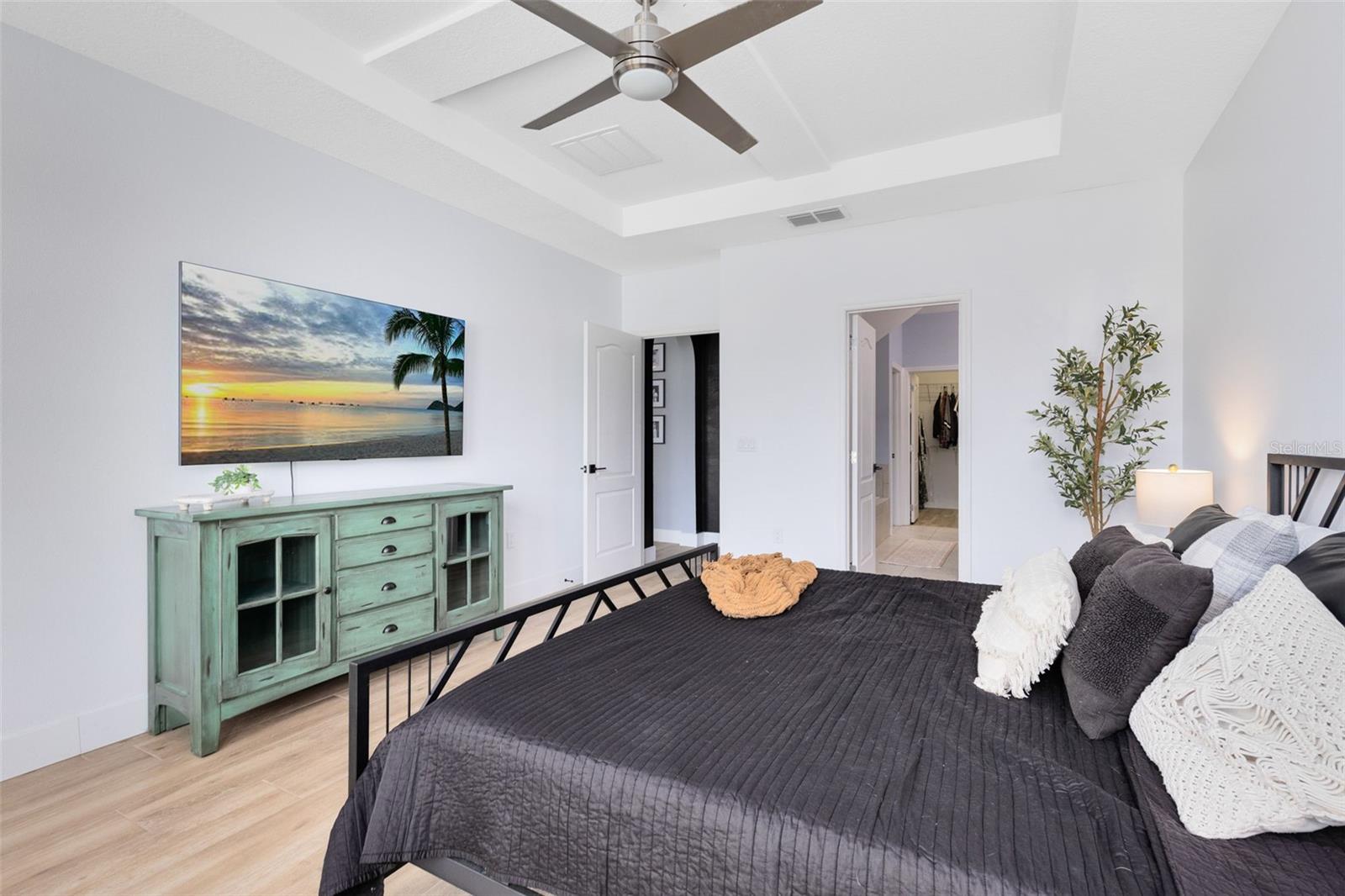 Image 20 of 39 For 1048 Fountain Coin Loop