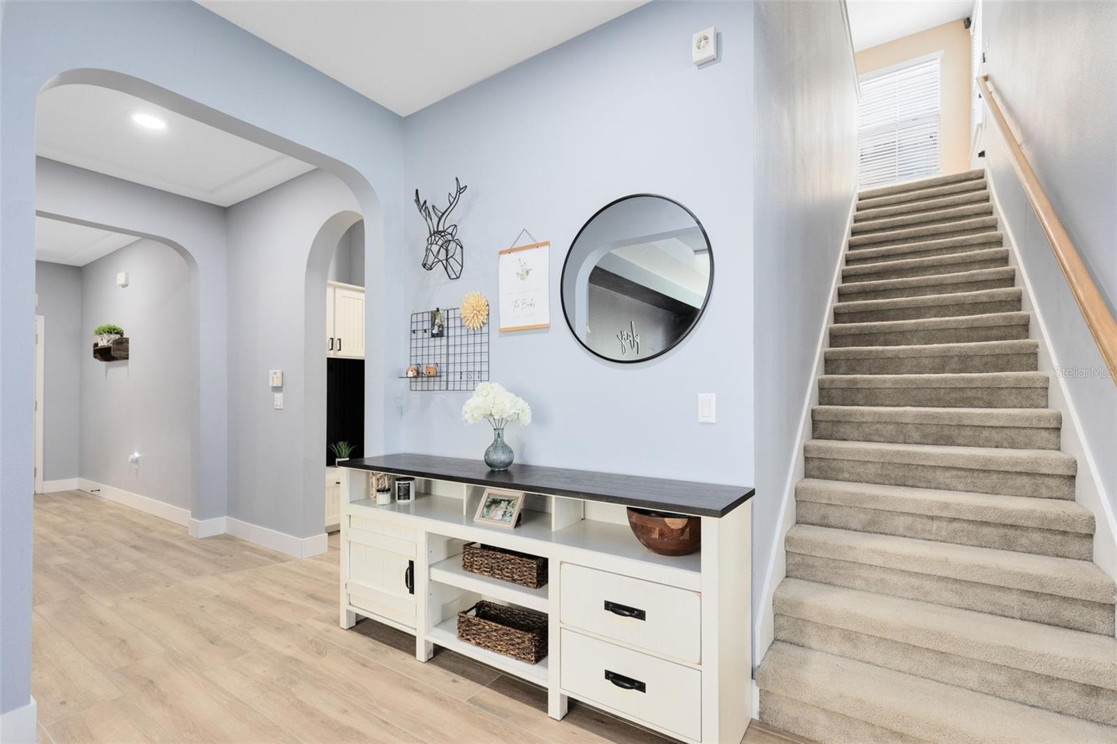 Image 23 of 39 For 1048 Fountain Coin Loop