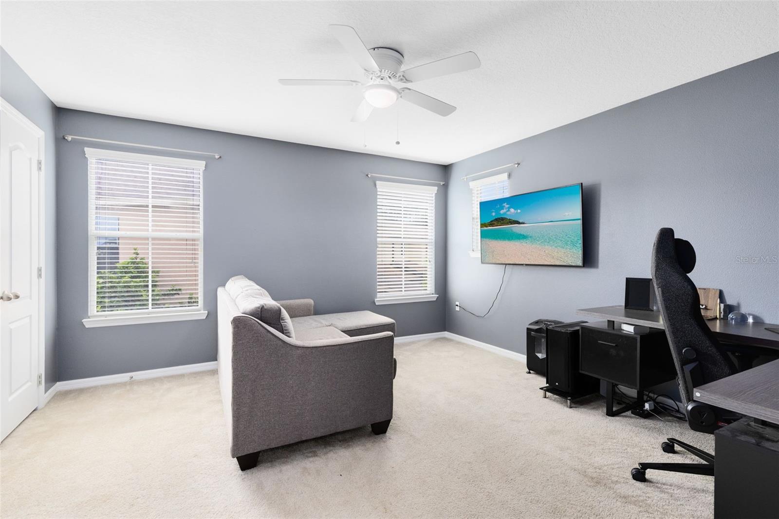 Image 28 of 39 For 1048 Fountain Coin Loop