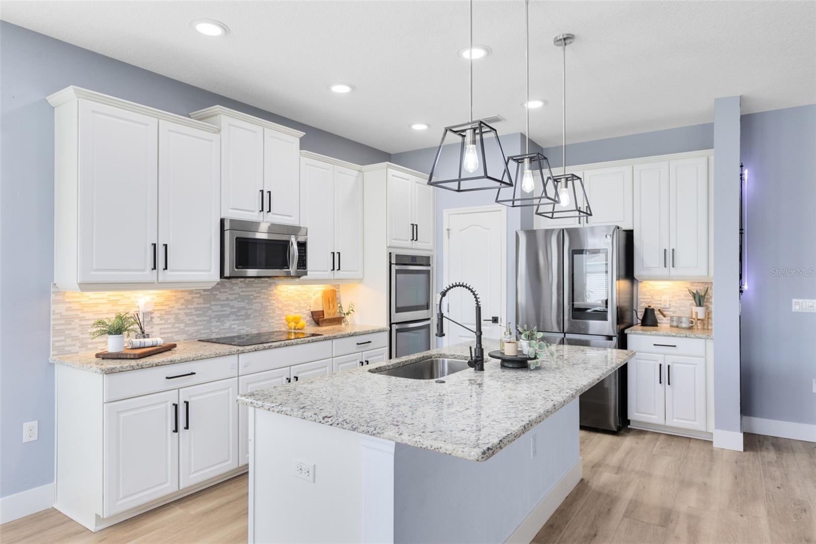 Image 3 of 39 For 1048 Fountain Coin Loop