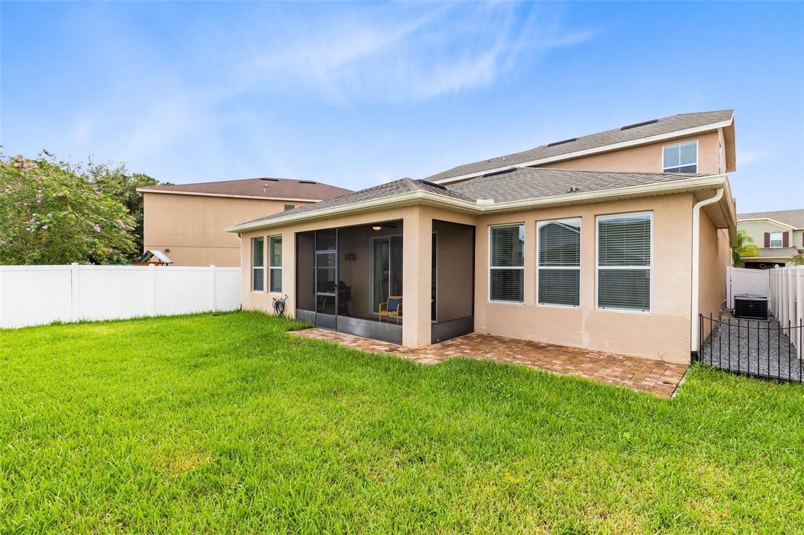 Image 32 of 39 For 1048 Fountain Coin Loop