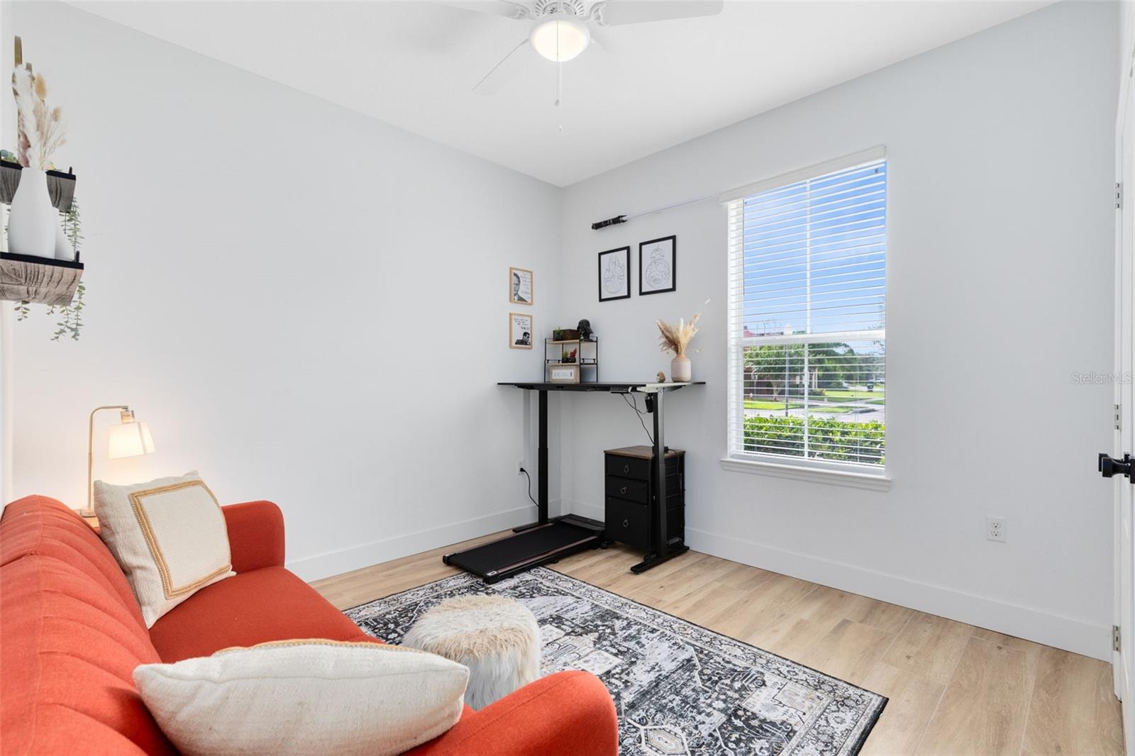 Image 8 of 39 For 1048 Fountain Coin Loop