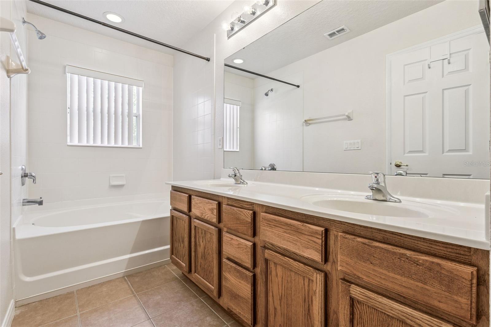 Image 13 of 31 For 8613 Leeland Archer Boulevard