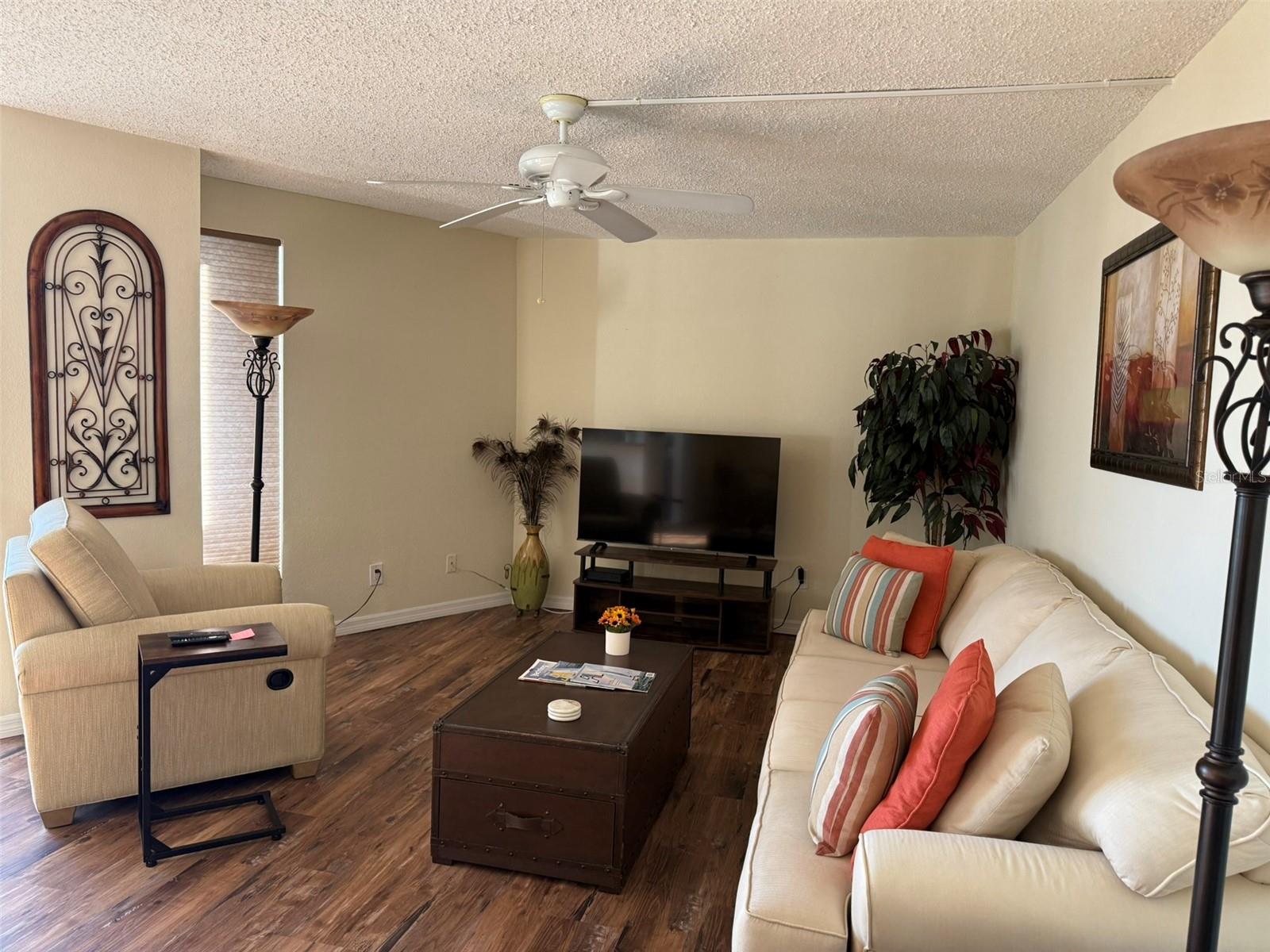 Image 11 of 24 For 25188 Marion Avenue D306