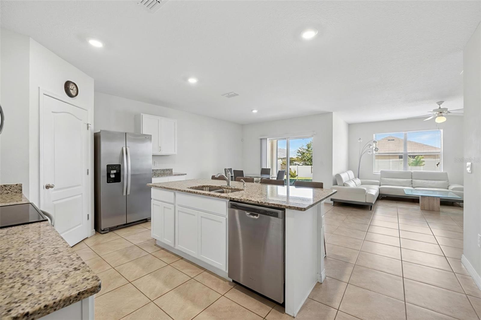 Image 4 of 44 For 947 Serchio Street